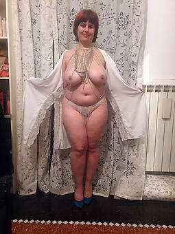 sexy mom solo does nude shoots